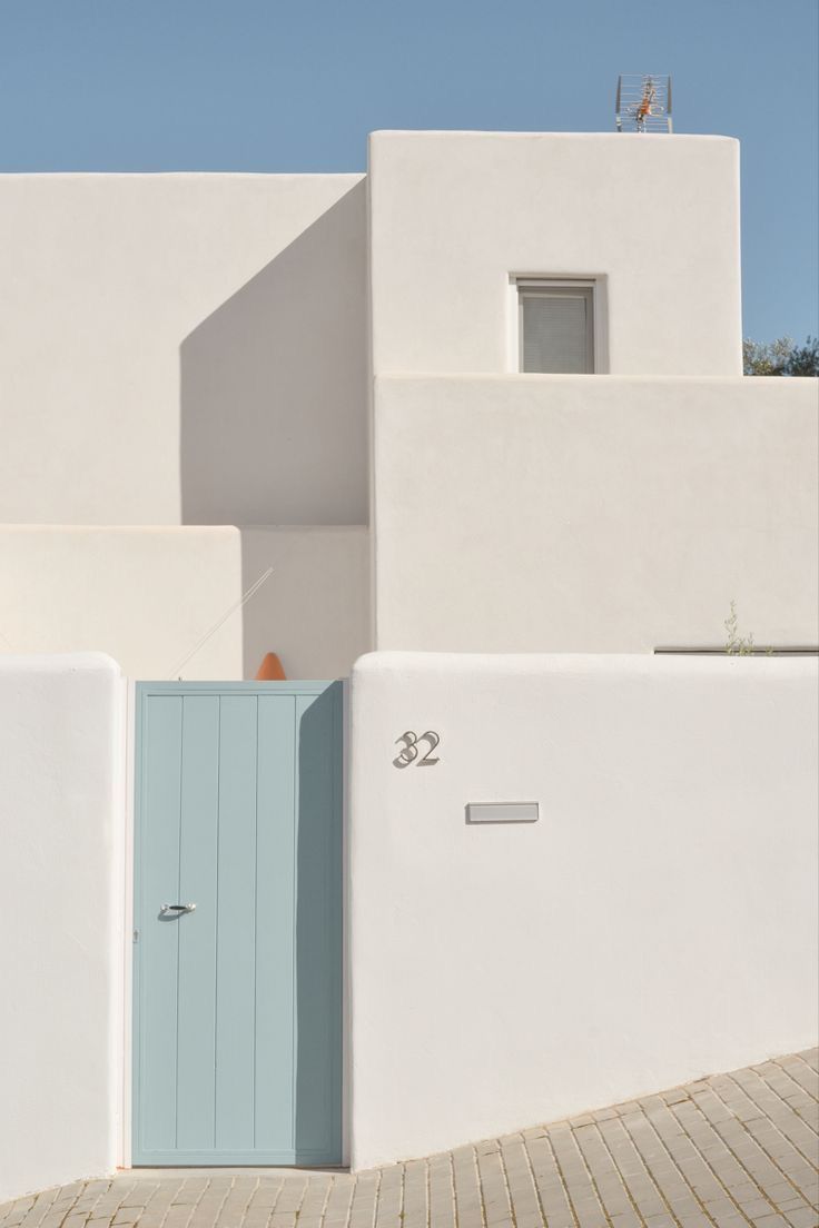 #architecture #aesthetic #white Stripmall Architecture, Townhouse Ideas, Santorini House, Architecture Aesthetic, Beach House Interior Design, Modern Small House Design, House Design Exterior, Adobe House, House Color Palettes