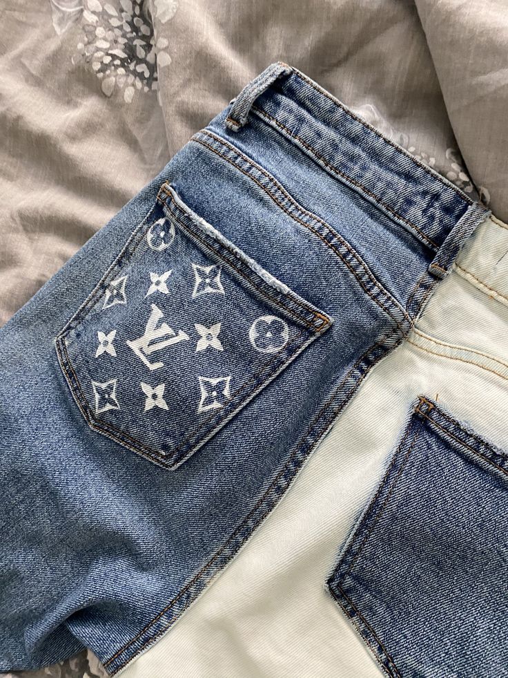 #jeans #diy Painting Jeans Aesthetic, Bleach Drawing On Jeans, Bleach Jeans Diy, Customizing Clothes, Jeans Painting, Louis Vuitton Jeans, Custom Jeans Diy, Jeans Drawing, Painted Clothes Diy