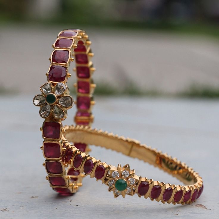 Red Stone Bangles In Gold, Ruby Bangles Gold, Ruby Diamond Bangles, Kemp Bangles, Green Bangles, Fancy Bangles, Warehouse Loft, Gold Bangles Indian, Ruby Bangles