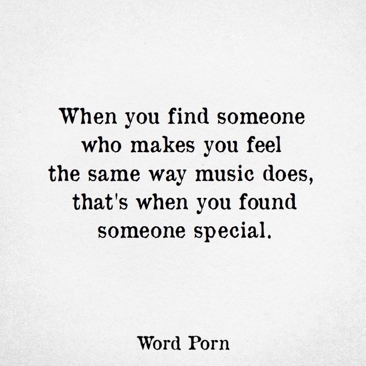 a black and white photo with the words, when you find someone who makes you feel the same way music does, that's when you found someone special