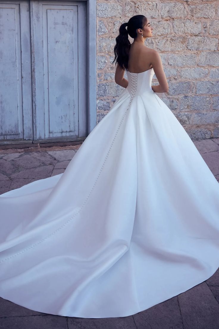 Sophia Tolli, Timeless Wedding Dress, Corset Lace, Natural Curves, Timeless Wedding, Modern Bride, Ball Gown Wedding Dress, Bridal Gowns, Ball Gowns