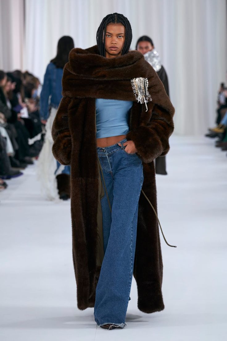 Fall 2023 Runway, Fashion Week Outfit, Runway Outfits, Denim On Denim, High Fashion Outfits, Fashionista Clothes, Runway Trends, Fall 2023, Fabulous Fashion