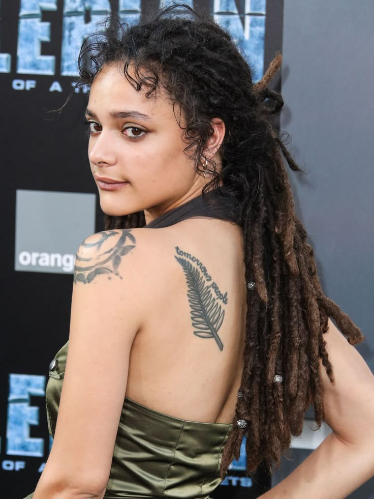 Platinum Locs, Sasha Tattoo, Punk Pirate, Sasha Lane, Earthy Girl, Hair Like Wool, American Honey, Curly Girl Hairstyles, Afro Punk