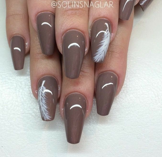 💜💜💜 Feather On Nails Design, Feather Nail Designs, Gel Nails Nail Art, Feather Nail Art, Short Coffin Nails Designs, Feather Nails, Pretty Nail Colors, Short Acrylic Nails Designs, Beautiful Nail Designs