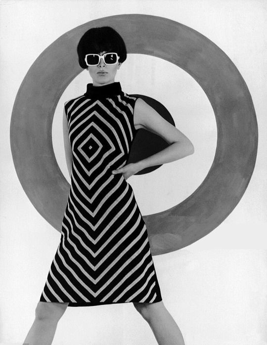 Sixties 60s Fashion Trends, Fashion 60s, 60’s Fashion, Anna Campbell, Fashion 1960s, Swinging Sixties, Sixties Fashion, Dress Sketches, 60s Dress