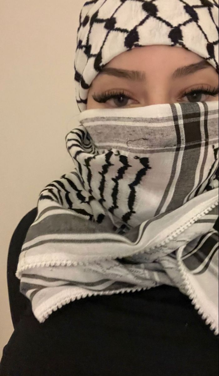 Scarf Aesthetic, Muslimah Outfit, Mysterious Girl, Hijabi Aesthetic, Swag Girl Style, Muslim Women Hijab, Hijabi Outfits, Cute Comfy Outfits, Girl Swag