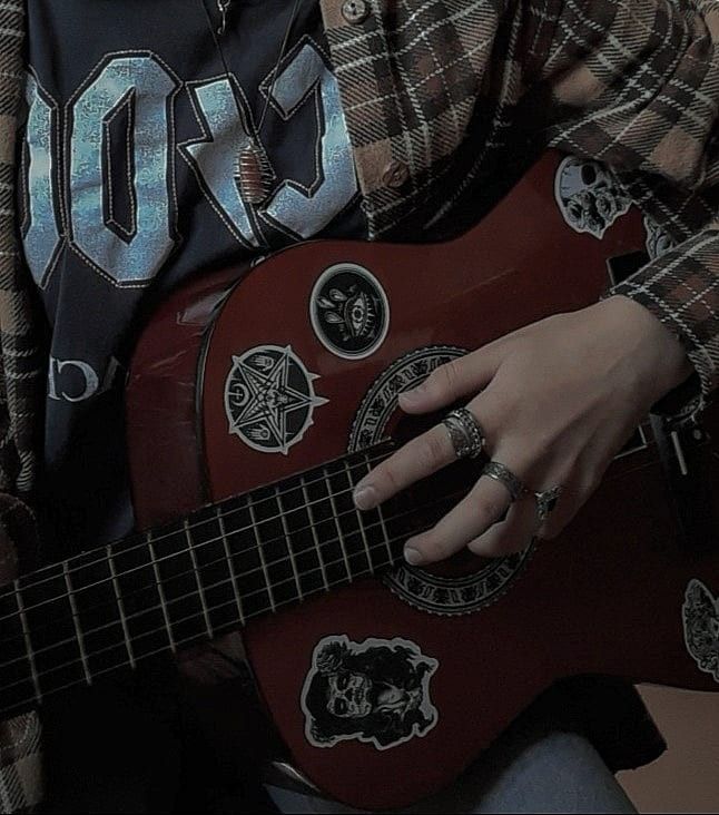 a hand on a guitar Flannel Dark Academia, Wooden Guitar Aesthetic, Dark Musical Aesthetic, Acoustic Guitar Grunge, Dark Academia Instrument, Rock Men Aesthetic, Flannel Grunge Aesthetic, Aesthetic Guitar Pictures, Punk Guitar Aesthetic