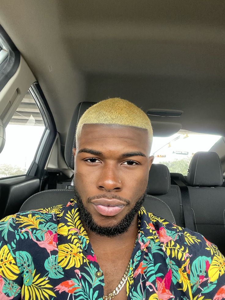 Black men with blonde hair Blonde Hair Color Ideas For Men, Black Men Blonde Hair, Blonde Hair Black Men, Black Men Hair Colour, Dark Skin Blonde Hair, Yellow Hair Color, Men Blonde Hair, Blonde Dye, Dyed Hair Men