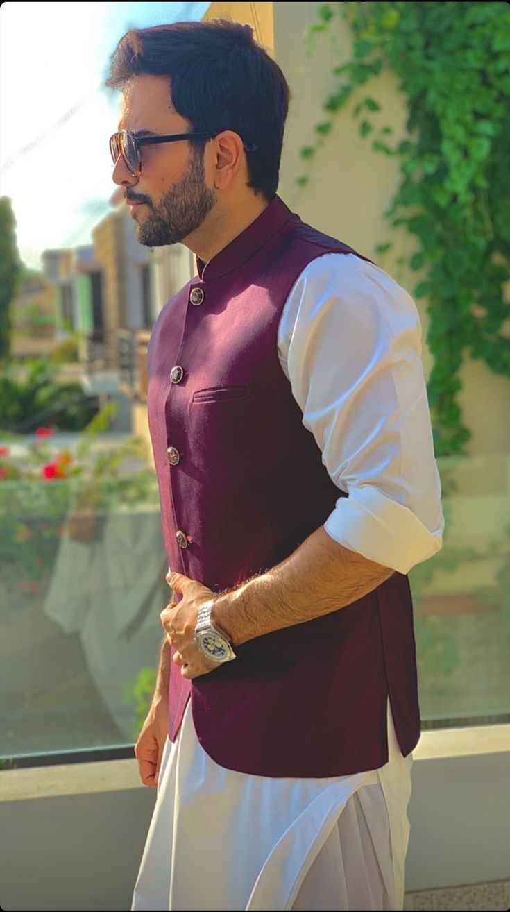 Kurta With Coti Men, Sadri Designs For Men Wedding, Coti Style Kurta For Men, Tredisnal Kurta For Men, Wasket Kurta For Men, Tredisnal Dress Man, Sadri Designs For Men, Kurta Bandi For Men, Sadri Kurta For Men Wedding