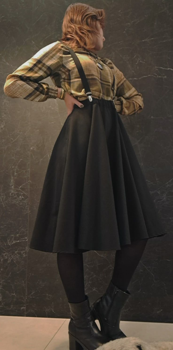 dark academia outfit fall winter art reference photo photography vintage Plaid Academia Outfit, Dark Academia Outfit Petite, Dark Academia Layering, Quirky Academia Aesthetic, Academia Witch Outfit, 1950s Dark Academia, 1940s Academia, Christmas Academia Outfits, Fancy Dark Academia Outfits