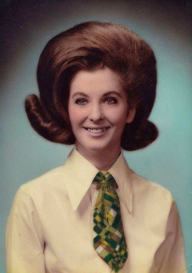 Women With Ties, 1960s Hair, Helmet Hair, 60s Hair, Bouffant Hair, Hair Flip, Retro Hairstyles, Volume Hair, Vintage Magazine