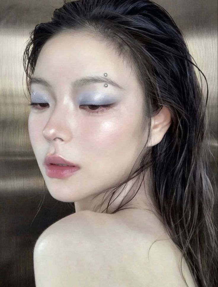 Wet Look Makeup, Wet Makeup Look, Teknik Makeup, Mekap Mata, Hairstyle Inspo, Smink Inspiration, Ethereal Makeup, Dope Makeup, Mermaid Makeup