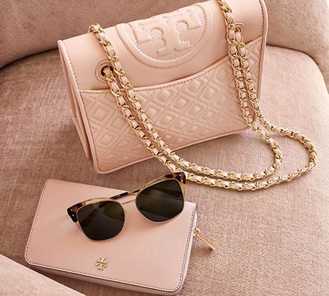 Tory Burch Purse, Pink Purse, Cute Purses, Prada Handbags, Tory Burch Bag, Cute Bags, Womens Purses, Coco Chanel, Womens Fashion Trends