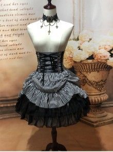 Lolita Skirts Black Steampunk Skirt With Ruffles, Steampunk Black Skirt With Ruffles, Steampunk Black Ruffled Skirt, Black Gothic Outfit, Alice Outfit, Circus Outfits, Goth Skirt, High School Fashion, Gothic Skirts