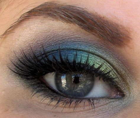 Peacock Eye Makeup, Peacock Makeup, Wedding Makeup Bride, Hazel Eye Makeup, Makeup Hacks Tutorials, Makeup For Hazel Eyes, Minimal Makeup, Green Makeup, Halloween Makeup Easy