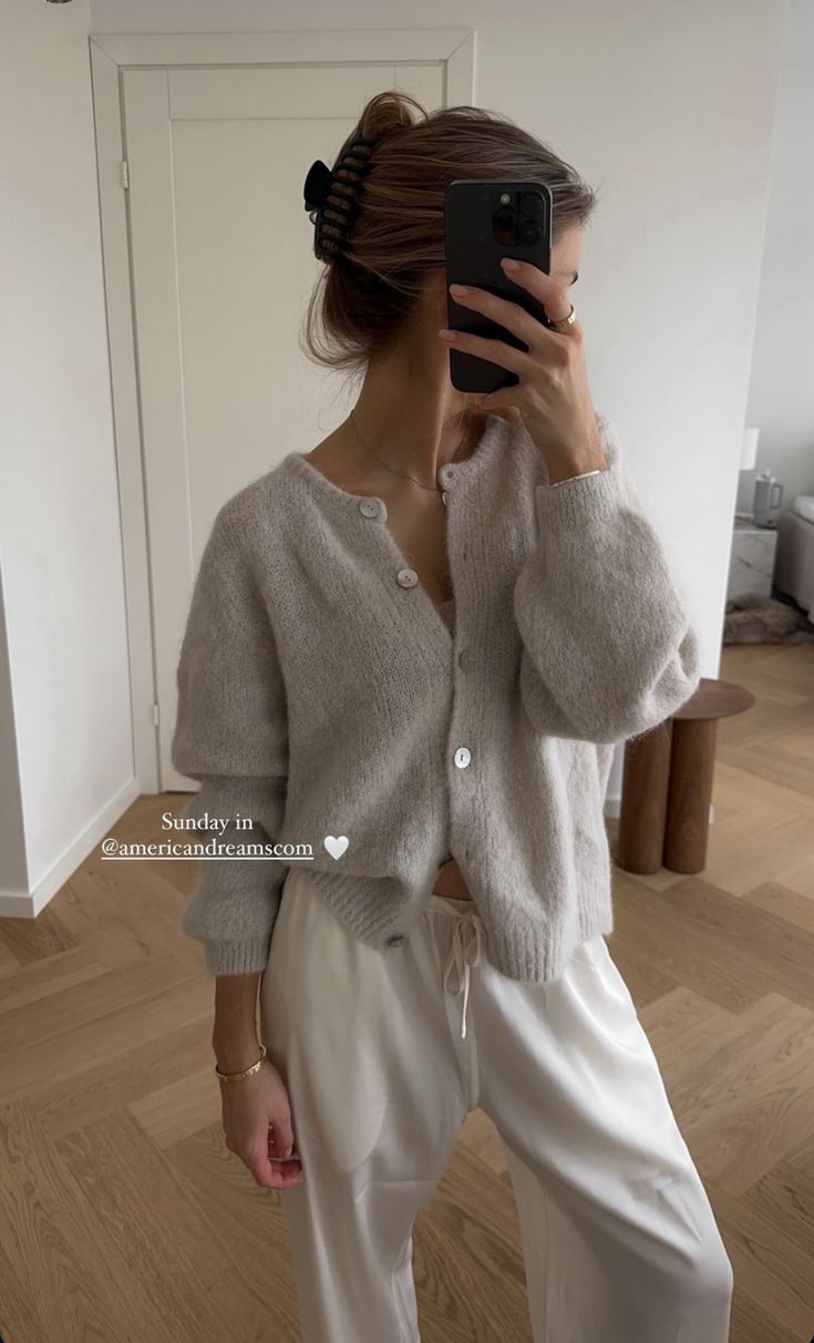 Wfh Outfits Fall, Lounge Fall Outfits, Soft Cardigan Outfit, Lounge Wear Chic, Winter Lounge Outfits, Homewear Aesthetic, Cashmere Cardigan Outfit, Fall Lounge Outfits, Silk Pants Outfit