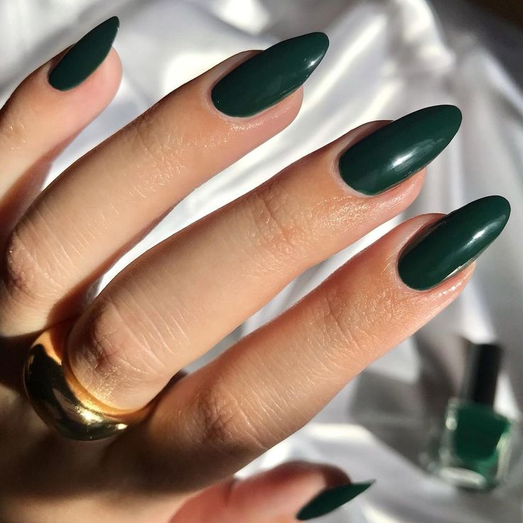 Green Dark Nails, Forest Green Almond Nails, Green Forest Nails, Dark Forest Green Nails, Forest Green Nails Acrylic, Dark Green Nails Acrylic, Deep Green Nails, Nails Dark Green, Cute Fall Nail Ideas