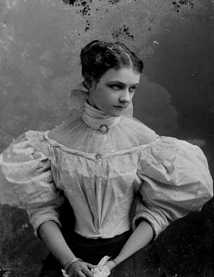 Victorian Photography, Victorian Era Fashion, 1890s Fashion, Victorian Portraits, Old Portraits, Victorian Photos, Old Photography, Victorian Clothing, Victorian Women