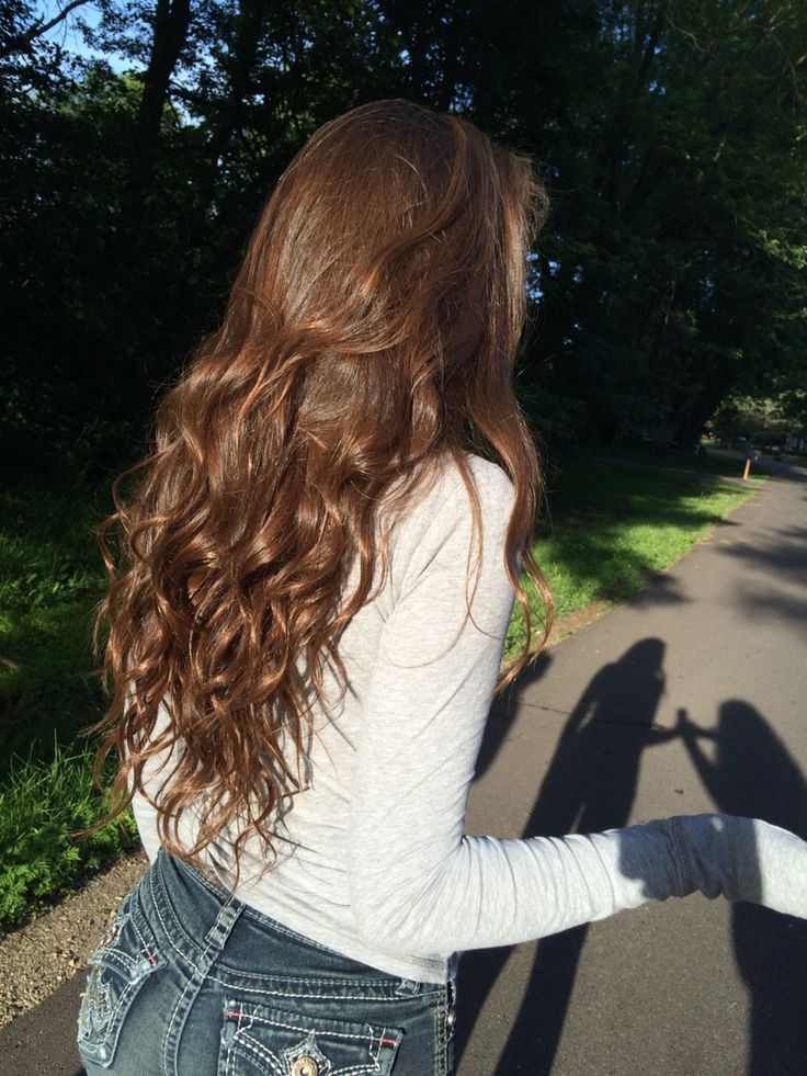 Long Brunette Hair Curly, Hair Care Aesthetic Photography, Curly Hair Instagram Pictures, Curly Brown Hair Aesthetic, Curly Brown Hair Girl, Wavy Brunette Hair, Hair Curly, Hair Inspo Color, Hair Pictures