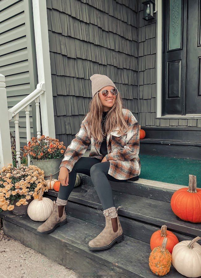 Autumn Outfits Blundstone, Outdoorsy Outfits For Work, What To Wear With Blundstone Boots, Blundstone Fall Outfit, Women Outdoor Outfits, Blundstone Winter Outfit, How To Wear Blundstone Boots Women, Fall Blundstone Outfits, Blundstone Women Outfit Work