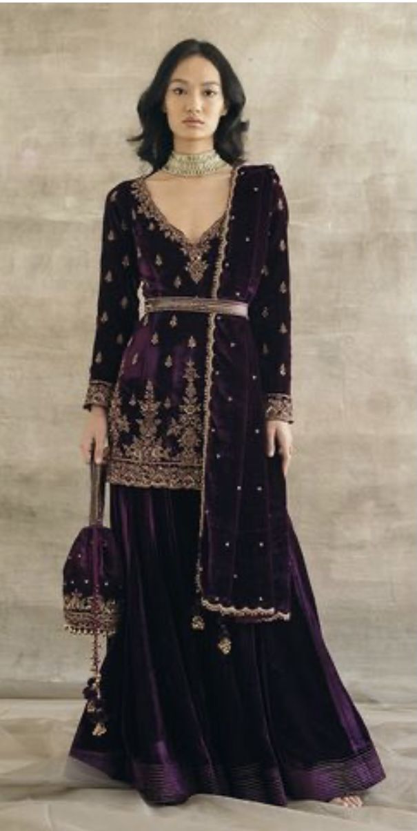 Lilac Velvet Dress, Velvet Garara Suit Design, Velvet Garara, Velvet Gharara, Velvet Sharara Suit, Velvet Anarkali Suits, Velvet Sharara, Velvet Pakistani Dress, Velvet Anarkali