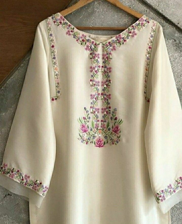 Dresses Neck Designs, Clothes Embroidery, Maxi Design, Kurti Embroidery Design, Casual Indian Fashion, Salwar Kamiz, Mode Abaya, Dress Design Patterns, Kurta Designs Women