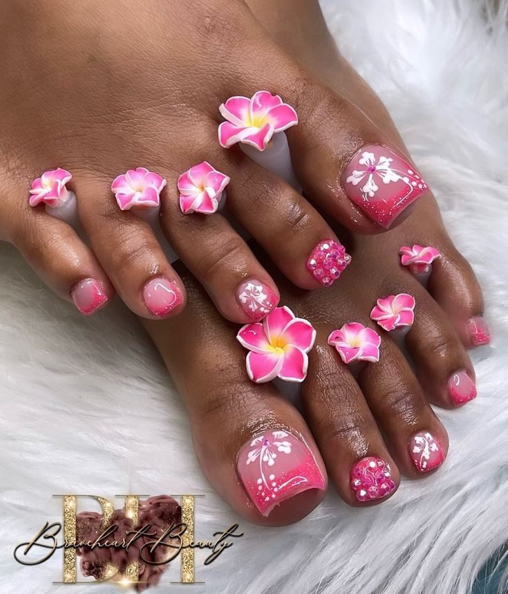 Colors For Tan Skin, Flower Pedicure, Gold Toe Nails, Toe Nail Colors, Flower Toe Nails, Nail Art Fleur, Green Acrylic Nails, Gel Toe Nails, Acrylic Toes