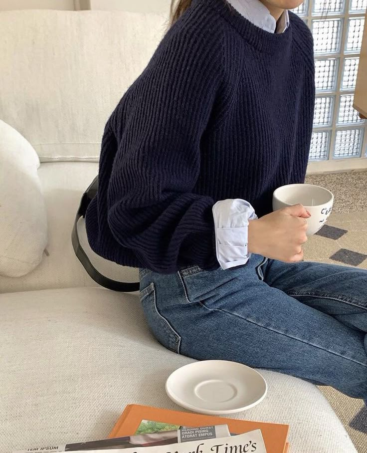 Navy Sweater Outfit Fall, Navy Blue Sweater Outfit, Navy Sweater Outfit, Psychologist Outfit, Blue Sweater Outfit, Outfits For Spain, Navy Blue Outfit, Winter Sweater Outfits, Outfit Korean Style