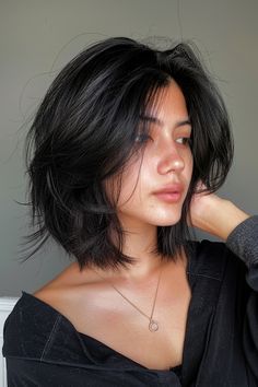 Pixie Haircut Shoulder Length, Medium Thick Wavy Haircut, Not Too Short Haircuts, Best Short Haircut For Square Face Shape, Middle Short Hairstyle Women, Short Hairstyle Women No Styling, Easy To Grow Out Short Hair, Short Mexican Hair, Haircut Just Above Shoulders