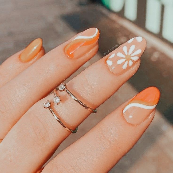 Simple Orange Nails, Orange Nails Inspiration, Hippie Nails Simple, Orange Trendy Nails, Yellow And Orange Nails, Orange Nails Design, Nail Designs Orange, Orange Nail Art Designs, Orange Nail Design