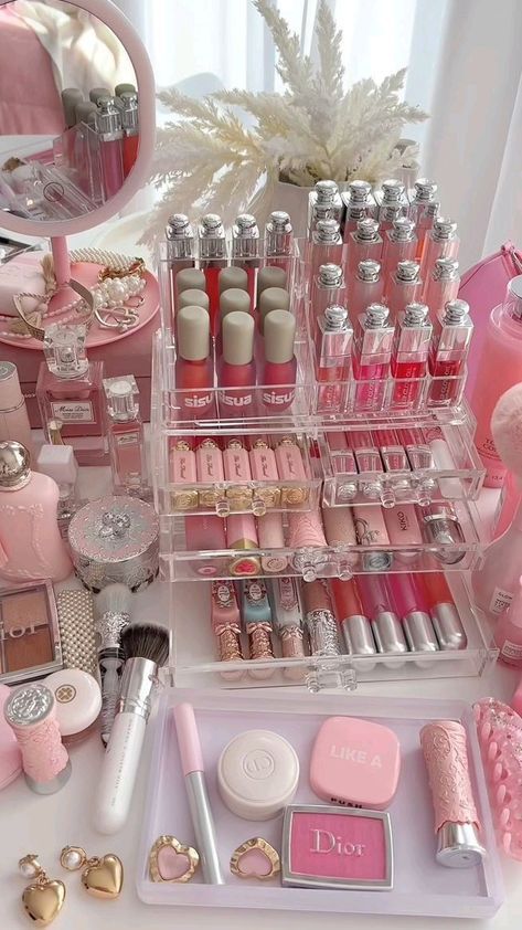 Rosa Make-up, Koleksi Makeup, Koleksi Parfum, Penyimpanan Makeup, Makeup Beauty Room, Makeup Collection Goals, Girly Makeup, Sephora Skin Care, Fancy Makeup