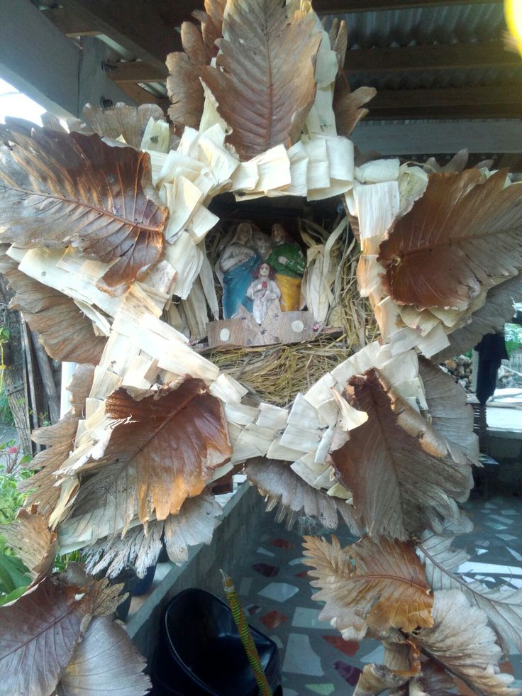 a star made out of leaves and other things in the back of a truck with a nativity scene on it