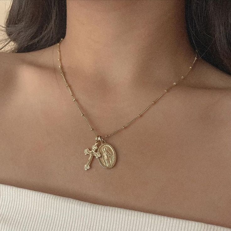 Luxury Gold Crucifix Jewelry, Luxury Elegant Crucifix Necklace, Cross Necklace Aesthetic, Mary Necklace Gold, Catholic Jewelry Necklace, Catholic Cross Necklace, Gold Chain Cross, God Jewelry, Gold Crucifix Necklace