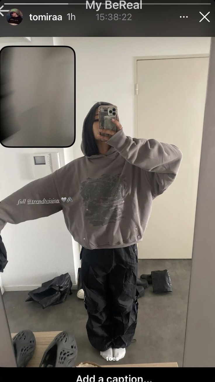 Grey Zip Up Hoodie Outfit, Poor Clothes, Gray Hoodie Outfit, Wanna Recreate, Grey Zip Up Hoodie, Dream Ideas, Dark Grey Hoodie, White Shirt Outfits, Uni Outfits