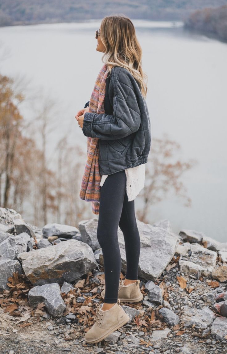 Cute Hike Outfit, Winter Camping Outfits, Cabin Outfit, Camping Outfits For Women, Ugg Neumel, Mountain Outfit, Hiking Outfit Women, Uggs Outfit, Warm Boots