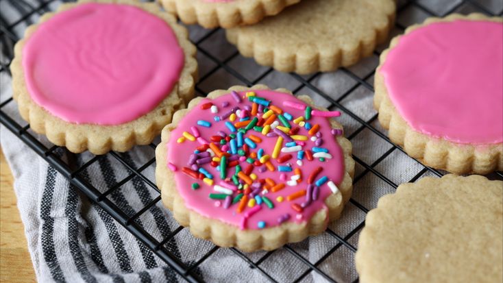 Shelly Jaronsky (cookies and cups)