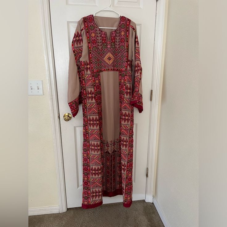 Beautiful New Thobe With A Matching Belt Length 59 Inches With 18 Inches Selling Because I Bought The Wrong Size Belt Length, Abaya Fashion, Colorful Dresses, Maxi Dress, Womens Dresses, Dresses, Women Shopping, Quick Saves, Color