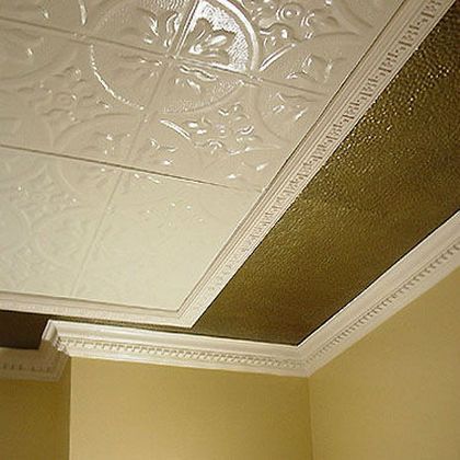 the ceiling in this bathroom is decorated with white and gold tint, which matches the walls