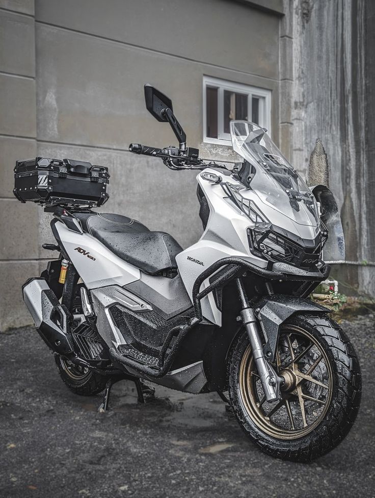 a motorcycle parked in front of a building