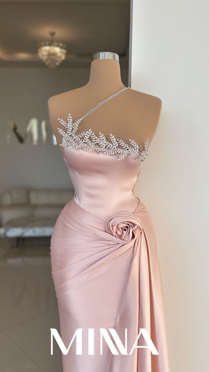 Fancy Cocktail Dress, Unique Gowns, Minna Fashion, Dinner Gowns, High Fashion Dresses, Classy Prom Dresses, Exquisite Gowns, Stunning Prom Dresses, Fantasy Dresses