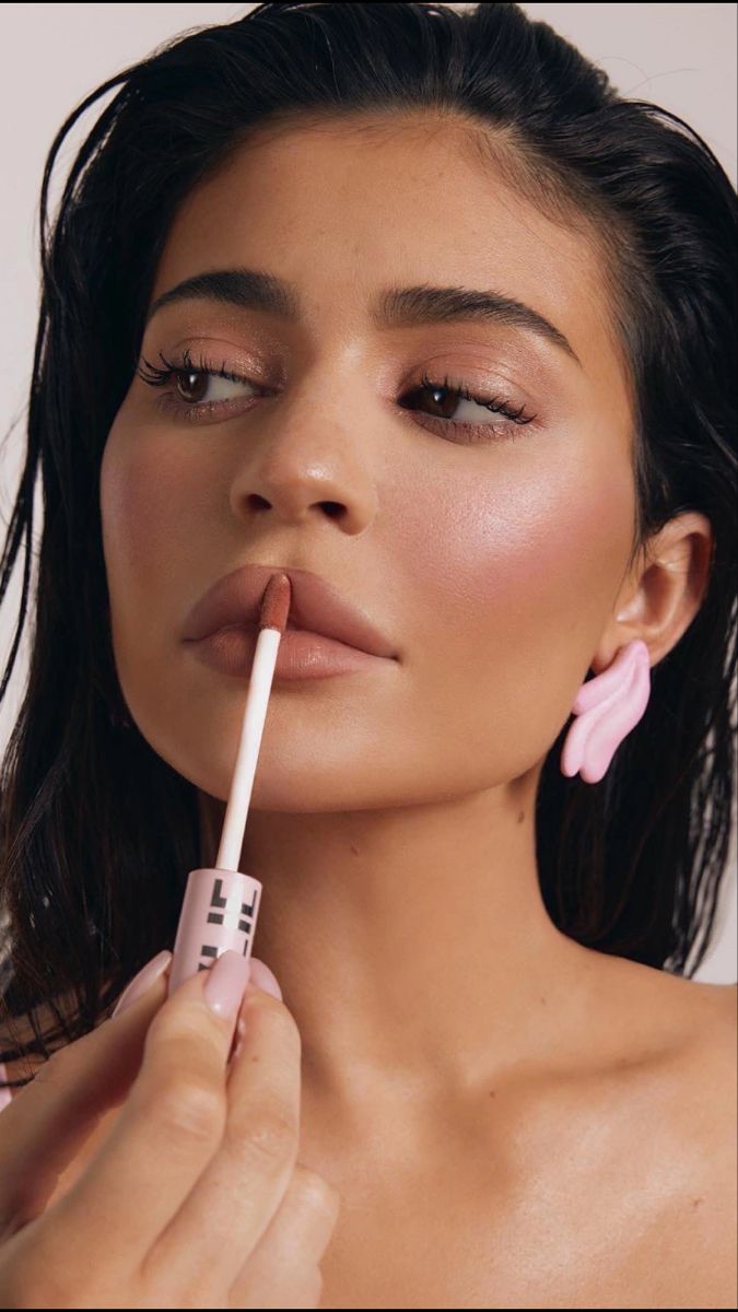 Its Okay To Change, Kylie Jenner Makeup Tutorial, Kylie Jenner Kim Kardashian, Kim Kardashian Kylie Jenner, Seasonal Makeup, Kylie Jenner Lips, Kylie Makeup, Jenner Makeup, Kylie Lips