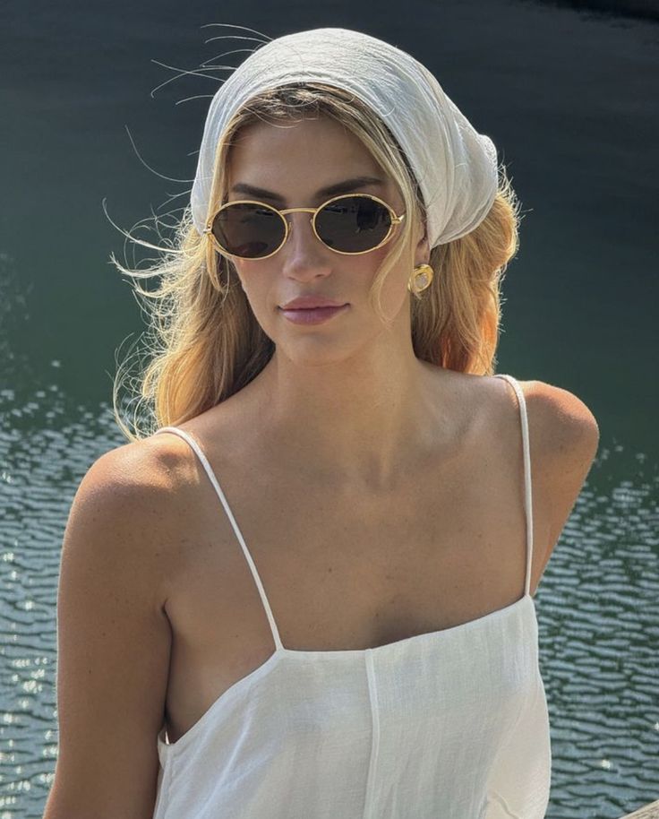 Visor Outfit, Cass Dimicco, Insta Poses, Oufits Casual, Summer Sunglasses, Trending Sunglasses, Fashion People, Gold Sunglasses, Elegant Hairstyles