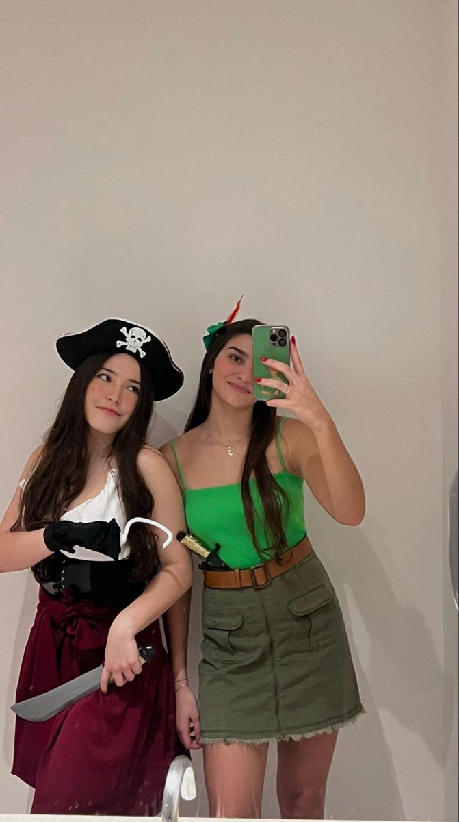 Peter Pan Costume Women, Captain Hook And Peter Pan Costume, Peter Pan Fantasia, Peter Pan And Captain Hook Costumes, Womens Captain Hook Costume, Peter Pan Costume For Women, Peter Pan Group Costume, Iconic Characters Costumes, Captain Hook And Peter Pan