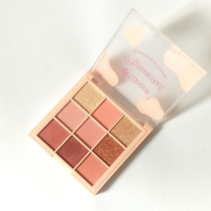 Aesthetic UGC picture Peach Eyeshadow Palette, Color Durazno, Peach Eyeshadow, Shadow Palette, Peach Pink, Eyeshadow Palette, Makeup, Pink, Color