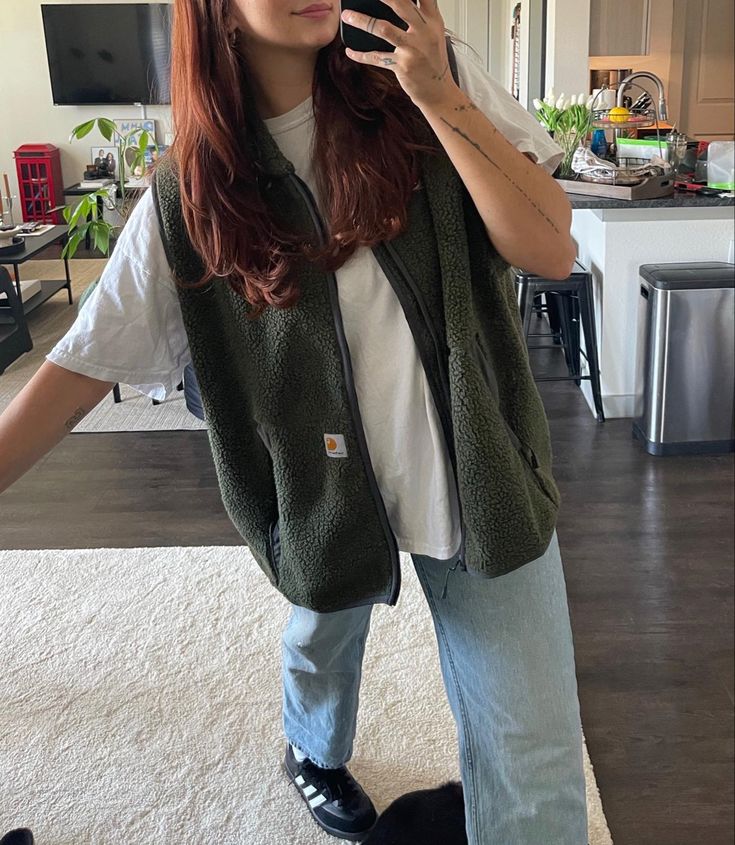 Pnw Spring Outfit, Green Fleece Vest Outfit, Trader Joe’s Outfit, Outfit Ideas Utah, Clean Boho Aesthetic Outfits, Field Work Outfit, Pottery Outfits, Granola Teacher Outfit, Fall Clothes 2024