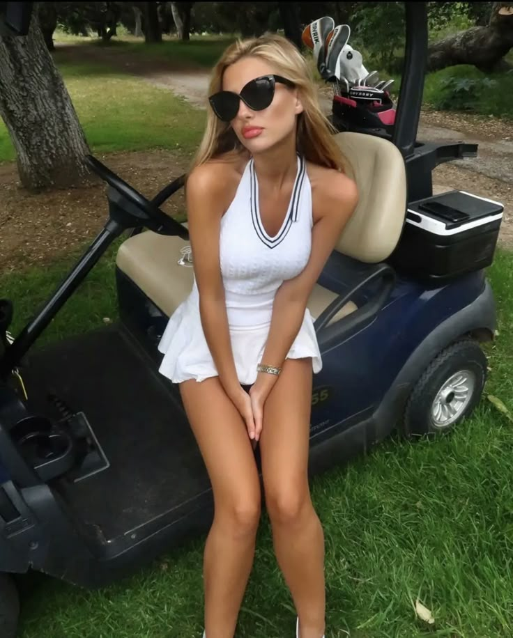 Mode Tennis, Golf Fits, Golf Aesthetic, Cute Golf Outfit, Cute Golf, Golf Girl, Golf Attire Women, Golf Attire, Old Money Outfits