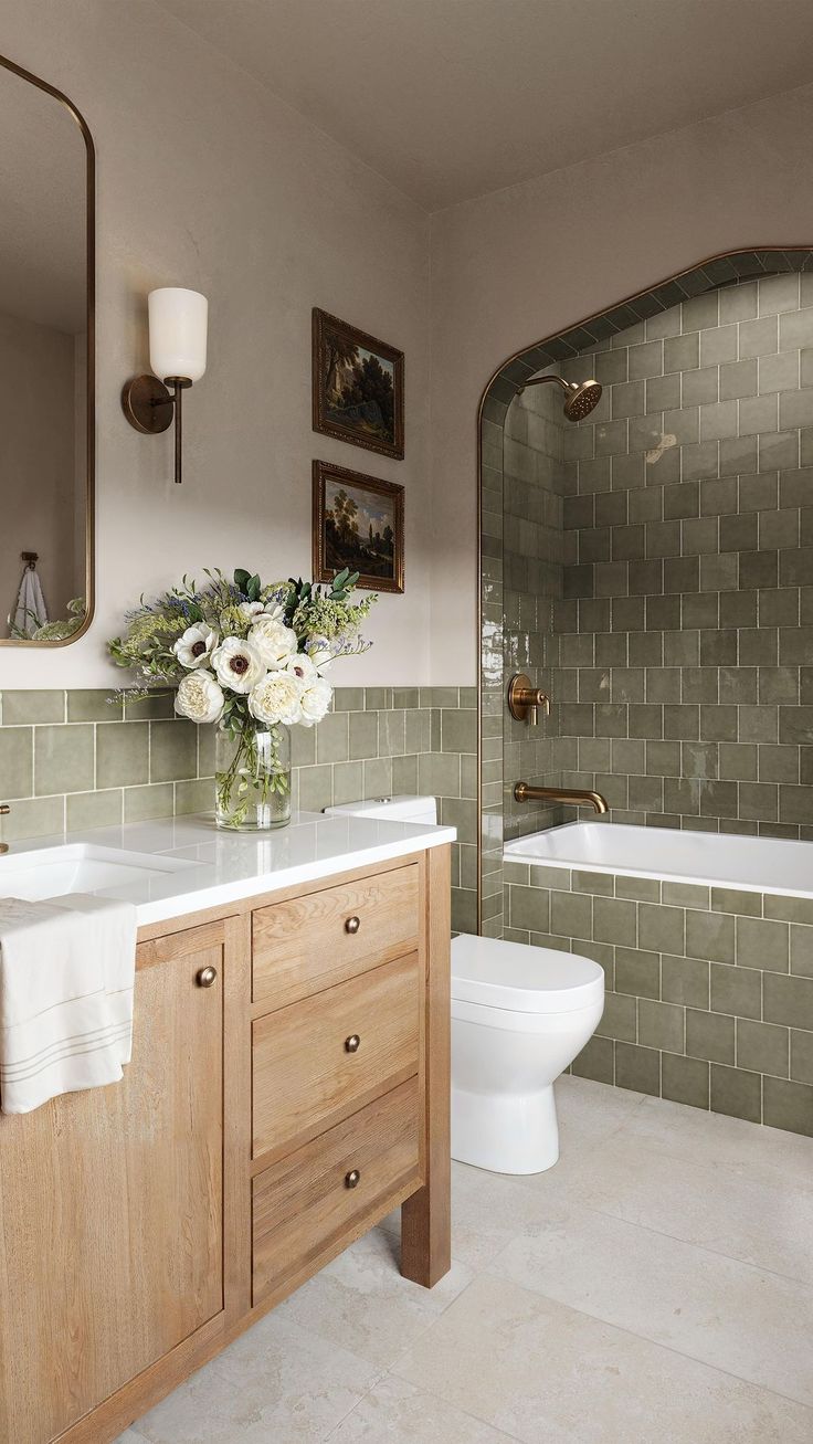 a bathroom with two sinks, a toilet and a bathtub