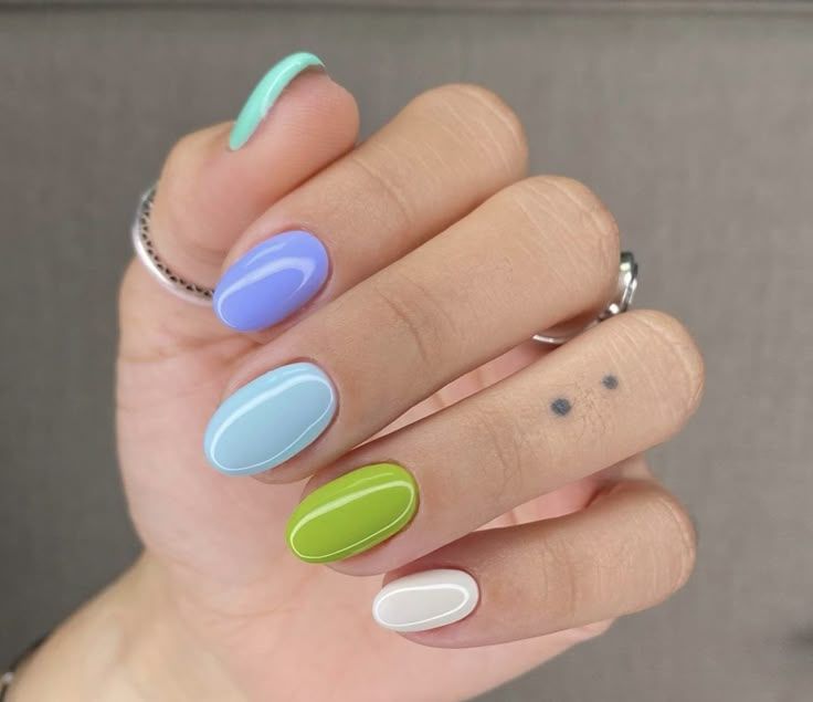 Colorful Gel Nails, Outfit Ideas August, Combination Color, Pretty Nail Colors, Simple Gel Nails, Clothing Outfit Ideas, Cute Gel Nails, Short Acrylic Nails Designs, Minimalist Nails