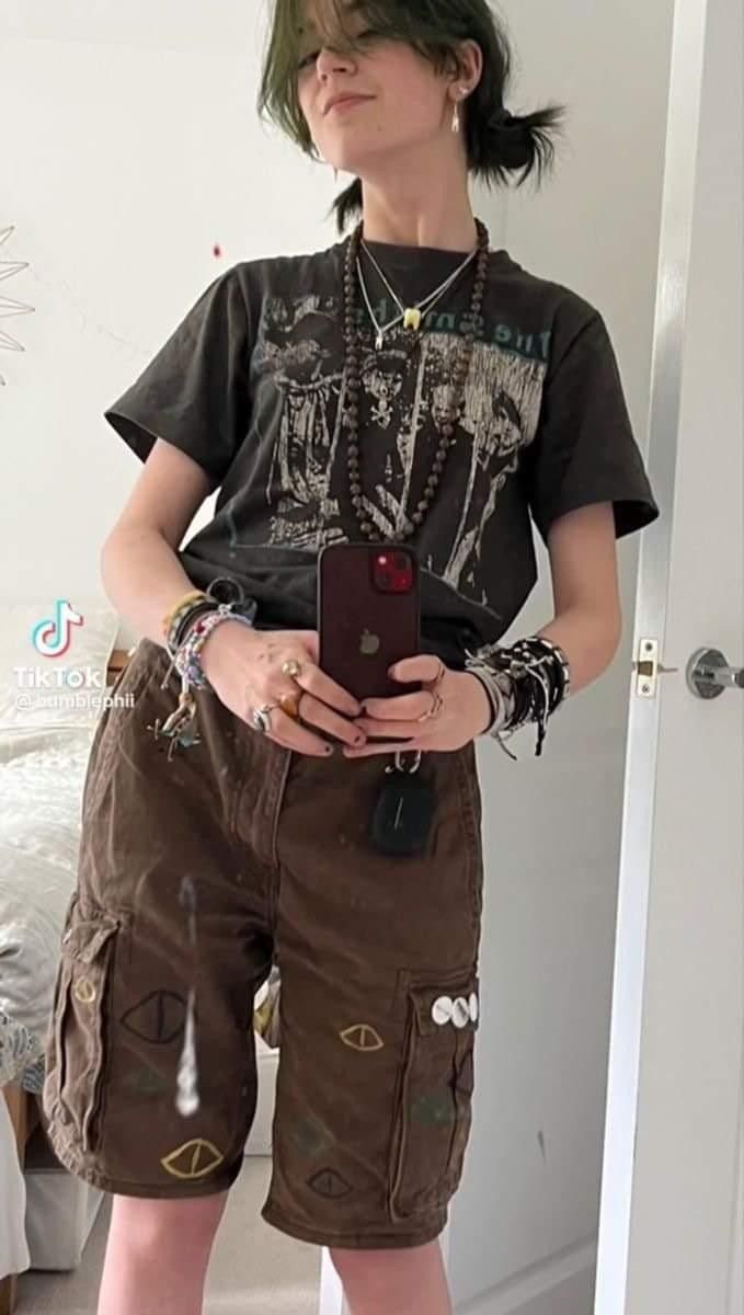 Grunge Outfits Gender Neutral, Earthy Hippy Outfits, Masculine Outfits Grunge, Homelesscore Outfits, Trans Masc Outfits Aesthetic, Masc Goblincore Outfits Summer, Summer Outfits Goblincore, Grunge Clothes 90s, Masc Grunge Outfits Summer