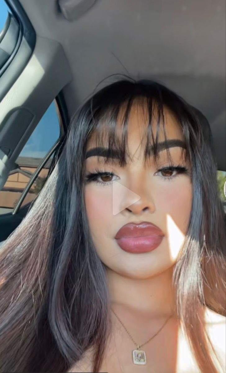 Makeup Looks With Bangs, Baddie With Bangs, Latinas With Bangs, Bangs For Round Face Shape, Baddie Hairstyles With Bangs, Makeup With Bangs, Black Hair Baddie, Latina Bangs, Baddie Haircuts